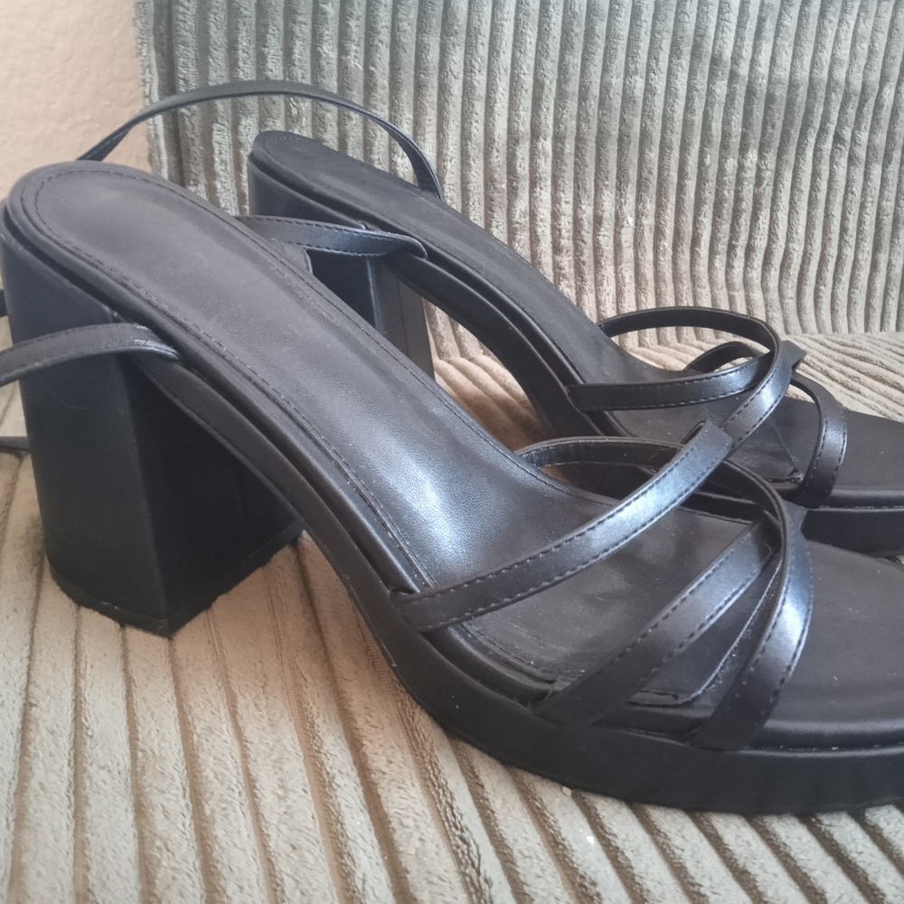 Elegant Black Strappy Women's Heels